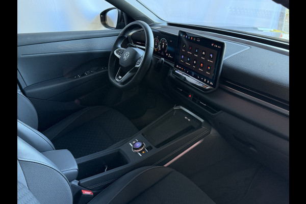 Volkswagen T-Roc 1.5 150PK eTSI R-LINE 06/2026 EDITION IQ LED/GRIL LOGO STOEL/STUUR.VERW ELEK.KLEP 2026