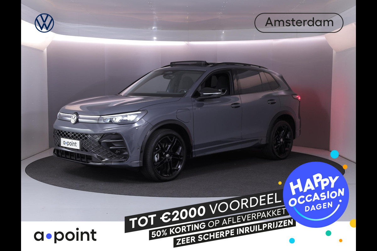 Volkswagen Tiguan 1.5 eHybrid R-Line Edition 204 pk Automaat (DSG) | Verlengde garantie | Navigatie | Panoramadak | Trekhaak (wegklapbaar) | Parkeersensoren (Park assist) | Rondomzicht camera | Black Style pakket | R-Line |