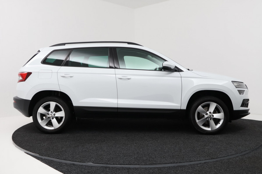 Škoda Karoq 1.5 TSI ACT Style (TREKHAAK, CAMERA, NAVIGATIE CARPLAY, CRUISE CONTROL, PARKEERSENSOREN)