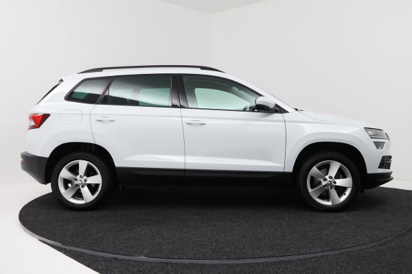Škoda Karoq 1.5 TSI ACT Style (TREKHAAK, CAMERA, NAVIGATIE CARPLAY, CRUISE CONTROL, PARKEERSENSOREN)