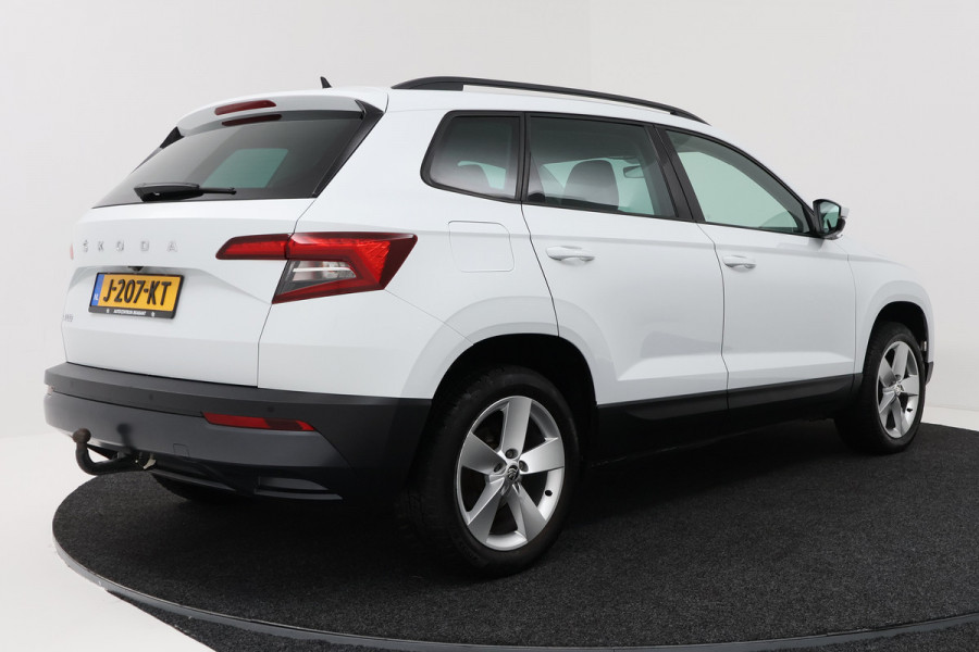 Škoda Karoq 1.5 TSI ACT Style (TREKHAAK, CAMERA, NAVIGATIE CARPLAY, CRUISE CONTROL, PARKEERSENSOREN)