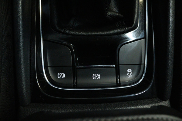 Škoda Karoq 1.5 TSI ACT Style (TREKHAAK, CAMERA, NAVIGATIE CARPLAY, CRUISE CONTROL, PARKEERSENSOREN)