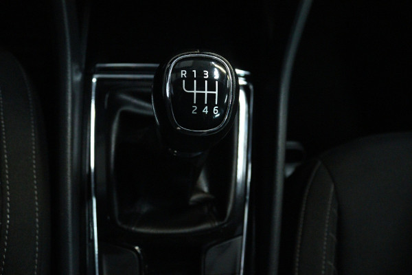 Škoda Karoq 1.5 TSI ACT Style (TREKHAAK, CAMERA, NAVIGATIE CARPLAY, CRUISE CONTROL, PARKEERSENSOREN)