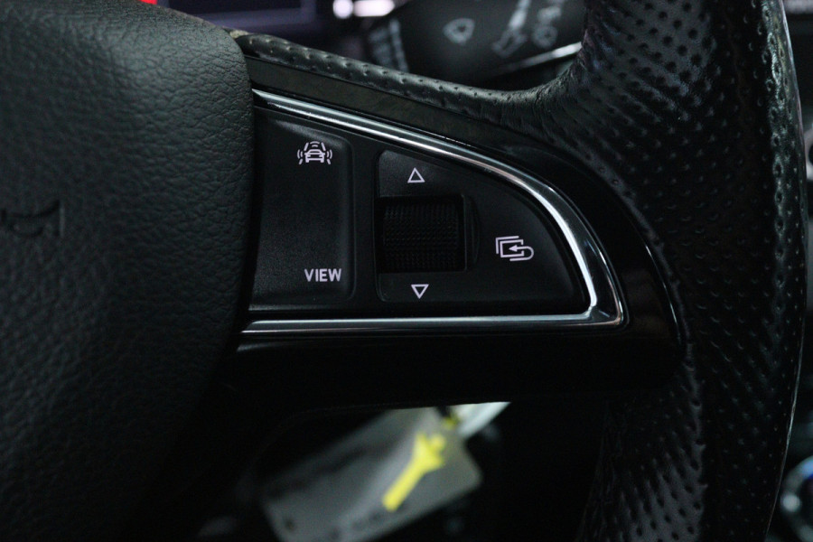 Škoda Karoq 1.5 TSI ACT Style (TREKHAAK, CAMERA, NAVIGATIE CARPLAY, CRUISE CONTROL, PARKEERSENSOREN)