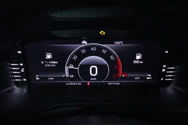 Škoda Karoq 1.5 TSI ACT Style (TREKHAAK, CAMERA, NAVIGATIE CARPLAY, CRUISE CONTROL, PARKEERSENSOREN)
