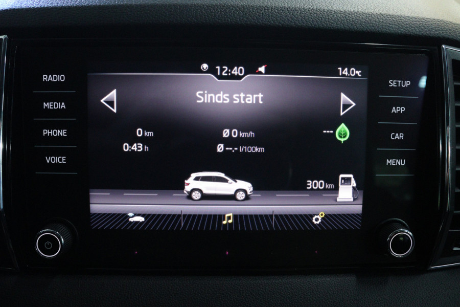 Škoda Karoq 1.5 TSI ACT Style (TREKHAAK, CAMERA, NAVIGATIE CARPLAY, CRUISE CONTROL, PARKEERSENSOREN)
