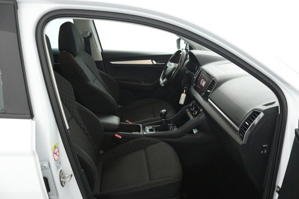Škoda Karoq 1.5 TSI ACT Style (TREKHAAK, CAMERA, NAVIGATIE CARPLAY, CRUISE CONTROL, PARKEERSENSOREN)