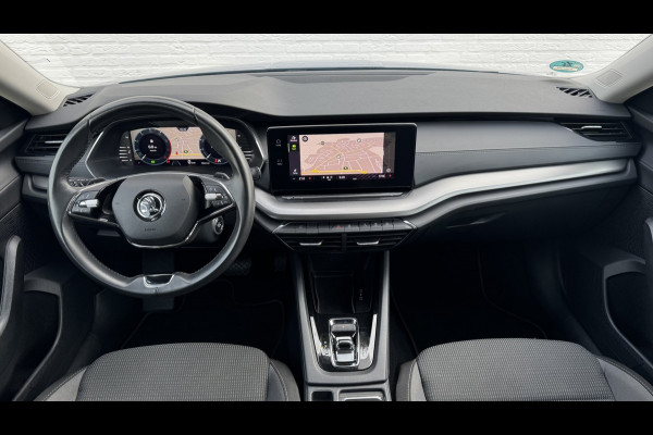 Škoda Octavia Combi 1.0 e-TSI Ambition Automaat ElectrTrekhaak Clima Carplay Navi Digitaal Dash Sfeerverlichting All-Season banden