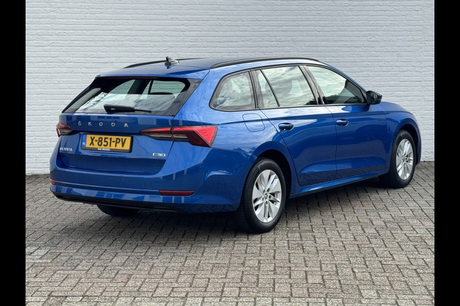 Škoda Octavia Combi 1.0 e-TSI Ambition Automaat ElectrTrekhaak Clima Carplay Navi Digitaal Dash Sfeerverlichting All-Season banden