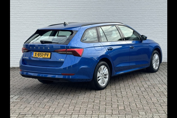 Škoda Octavia Combi 1.0 e-TSI Ambition Automaat ElectrTrekhaak Clima Carplay Navi Digitaal Dash Sfeerverlichting All-Season banden