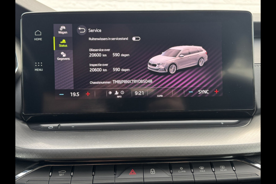 Škoda Octavia Combi 1.0 e-TSI Ambition Automaat ElectrTrekhaak Clima Carplay Navi Digitaal Dash Sfeerverlichting All-Season banden
