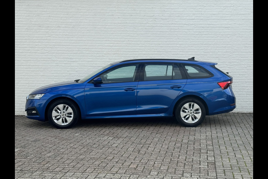 Škoda Octavia Combi 1.0 e-TSI Ambition Automaat ElectrTrekhaak Clima Carplay Navi Digitaal Dash Sfeerverlichting All-Season banden