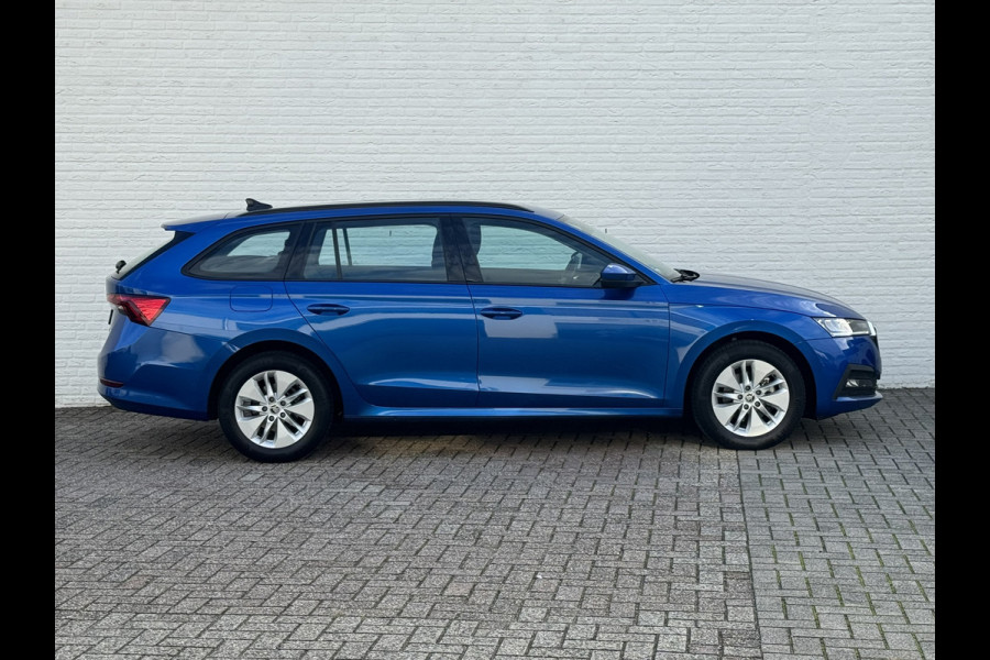 Škoda Octavia Combi 1.0 e-TSI Ambition Automaat ElectrTrekhaak Clima Carplay Navi Digitaal Dash Sfeerverlichting All-Season banden