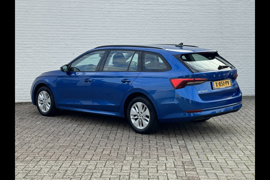 Škoda Octavia Combi 1.0 e-TSI Ambition Automaat ElectrTrekhaak Clima Carplay Navi Digitaal Dash Sfeerverlichting All-Season banden