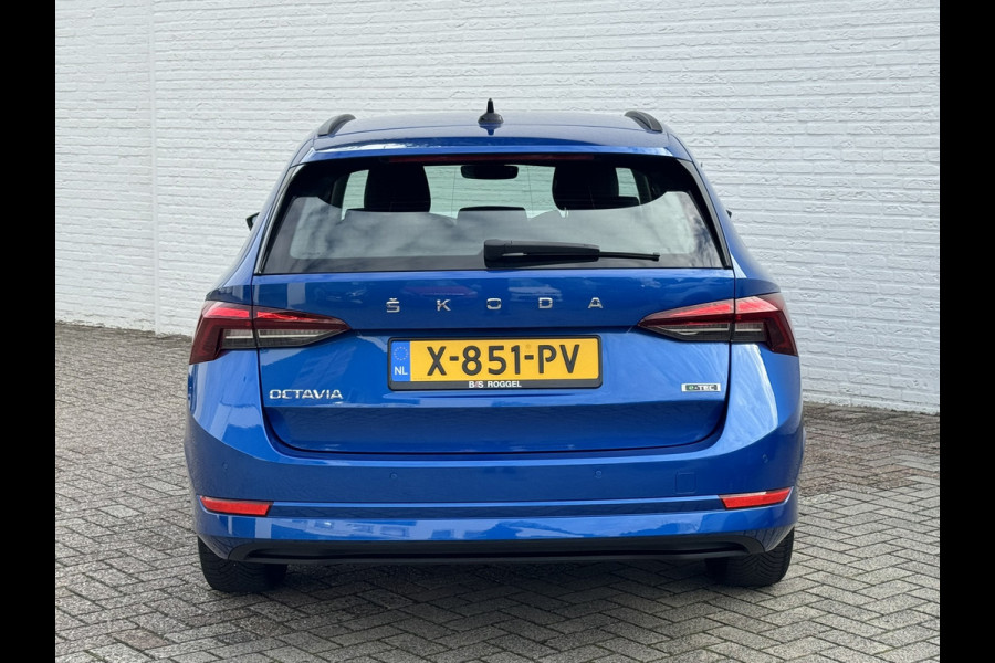 Škoda Octavia Combi 1.0 e-TSI Ambition Automaat ElectrTrekhaak Clima Carplay Navi Digitaal Dash Sfeerverlichting All-Season banden