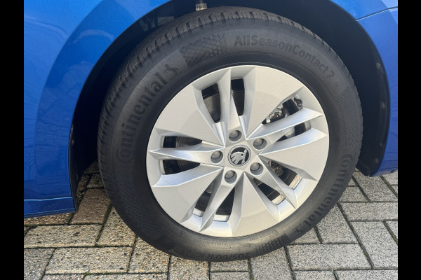 Škoda Octavia Combi 1.0 e-TSI Ambition Automaat ElectrTrekhaak Clima Carplay Navi Digitaal Dash Sfeerverlichting All-Season banden