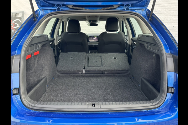 Škoda Octavia Combi 1.0 e-TSI Ambition Automaat ElectrTrekhaak Clima Carplay Navi Digitaal Dash Sfeerverlichting All-Season banden