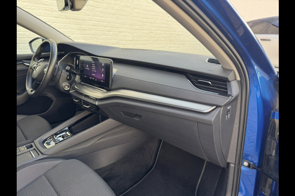Škoda Octavia Combi 1.0 e-TSI Ambition Automaat ElectrTrekhaak Clima Carplay Navi Digitaal Dash Sfeerverlichting All-Season banden