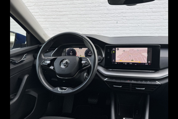 Škoda Octavia Combi 1.0 e-TSI Ambition Automaat ElectrTrekhaak Clima Carplay Navi Digitaal Dash Sfeerverlichting All-Season banden