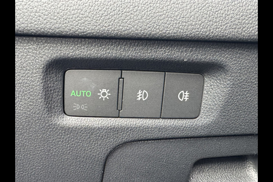 Škoda Octavia Combi 1.0 e-TSI Ambition Automaat ElectrTrekhaak Clima Carplay Navi Digitaal Dash Sfeerverlichting All-Season banden