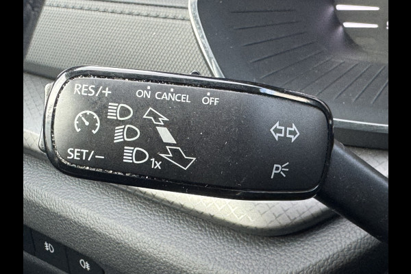 Škoda Octavia Combi 1.0 e-TSI Ambition Automaat ElectrTrekhaak Clima Carplay Navi Digitaal Dash Sfeerverlichting All-Season banden
