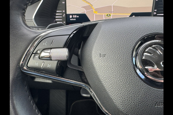 Škoda Octavia Combi 1.0 e-TSI Ambition Automaat ElectrTrekhaak Clima Carplay Navi Digitaal Dash Sfeerverlichting All-Season banden