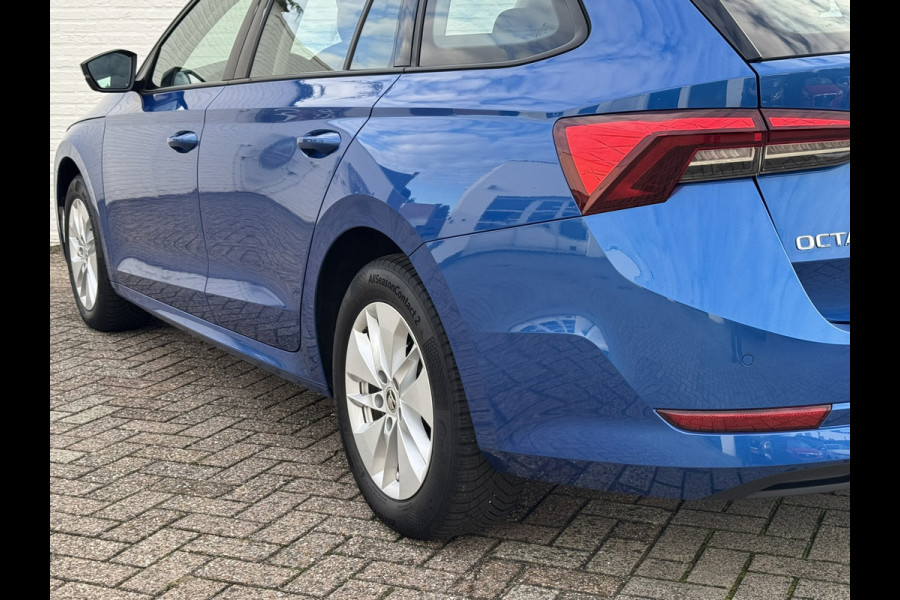 Škoda Octavia Combi 1.0 e-TSI Ambition Automaat ElectrTrekhaak Clima Carplay Navi Digitaal Dash Sfeerverlichting All-Season banden