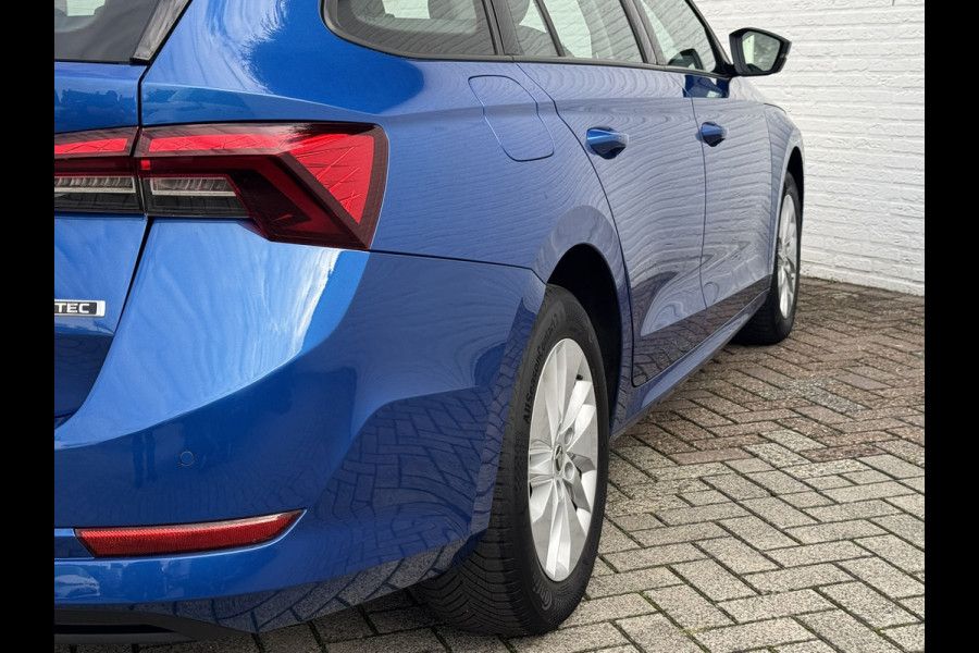 Škoda Octavia Combi 1.0 e-TSI Ambition Automaat ElectrTrekhaak Clima Carplay Navi Digitaal Dash Sfeerverlichting All-Season banden