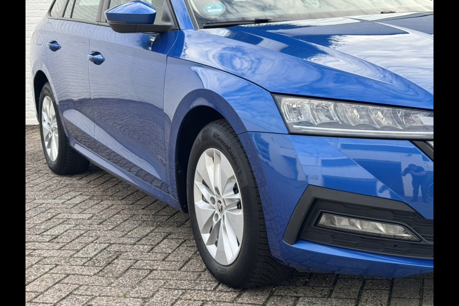 Škoda Octavia Combi 1.0 e-TSI Ambition Automaat ElectrTrekhaak Clima Carplay Navi Digitaal Dash Sfeerverlichting All-Season banden
