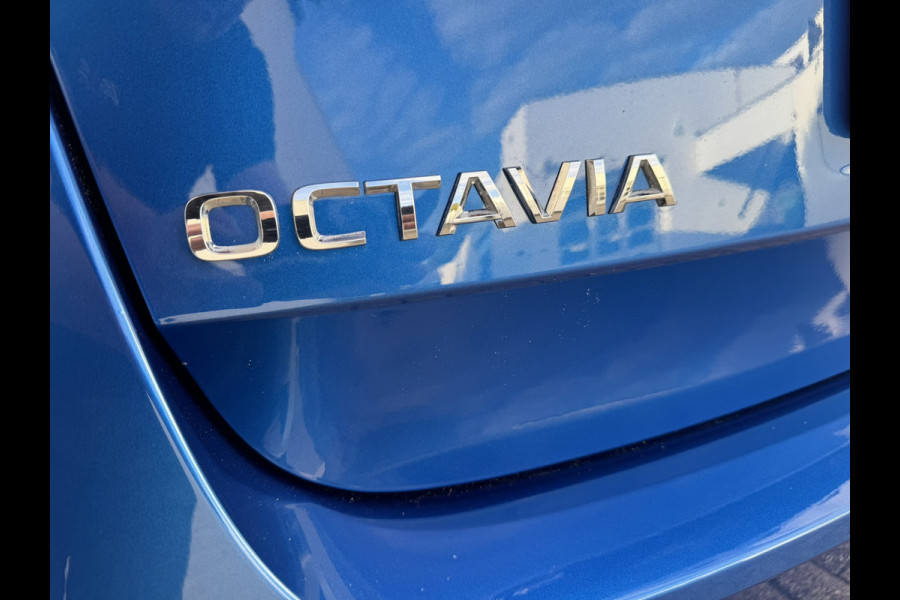 Škoda Octavia Combi 1.0 e-TSI Ambition Automaat ElectrTrekhaak Clima Carplay Navi Digitaal Dash Sfeerverlichting All-Season banden