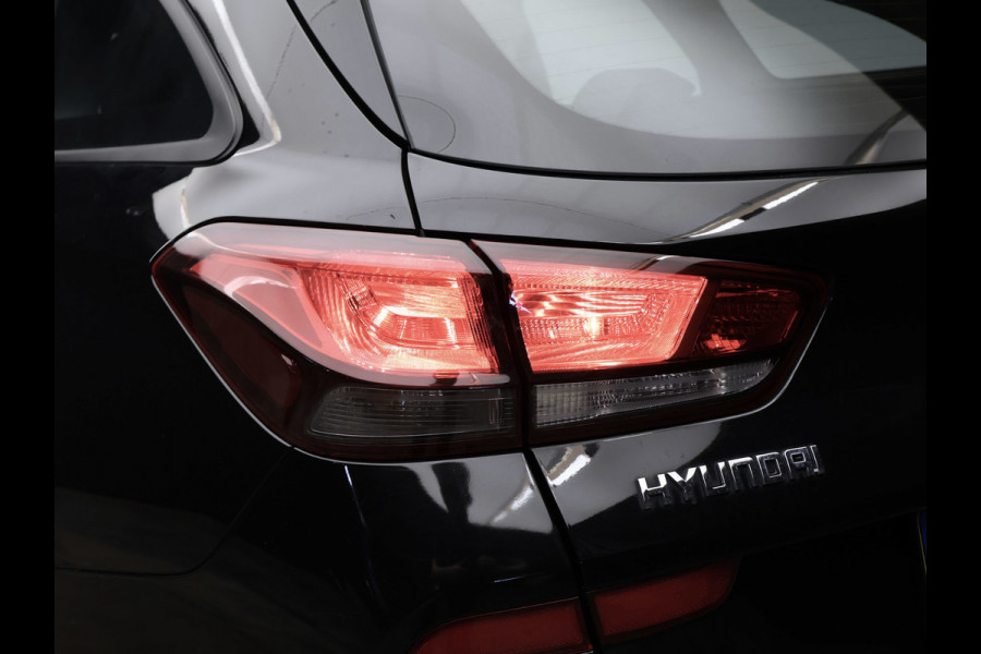 Hyundai i30 Wagon 1.0 T-GDi MHEV Smart Sport 120 PK (APPLE CARPLAY,NAVI,CAMERA,CLIMATE,CRUISE,LANE ASSIST,SPORTSTOELEN,LM VELGEN)