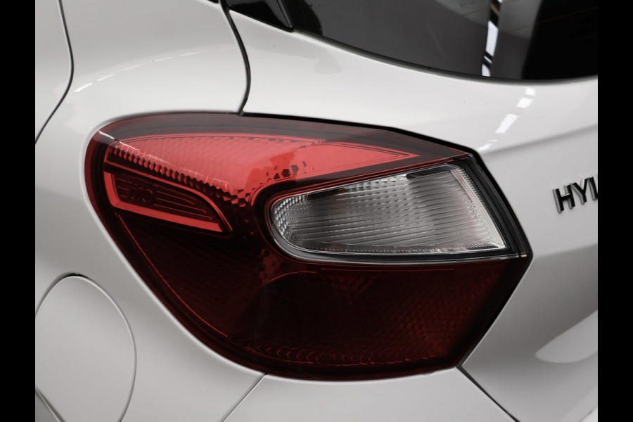 Hyundai i10 1.0 Comfort Sport (APPLE CARPLAY,NAVI,CLIMATE,CRUISE,LANE ASSIST,LED,SPORTSTOELEN,NETTE STAAT,NIEUWE APK)