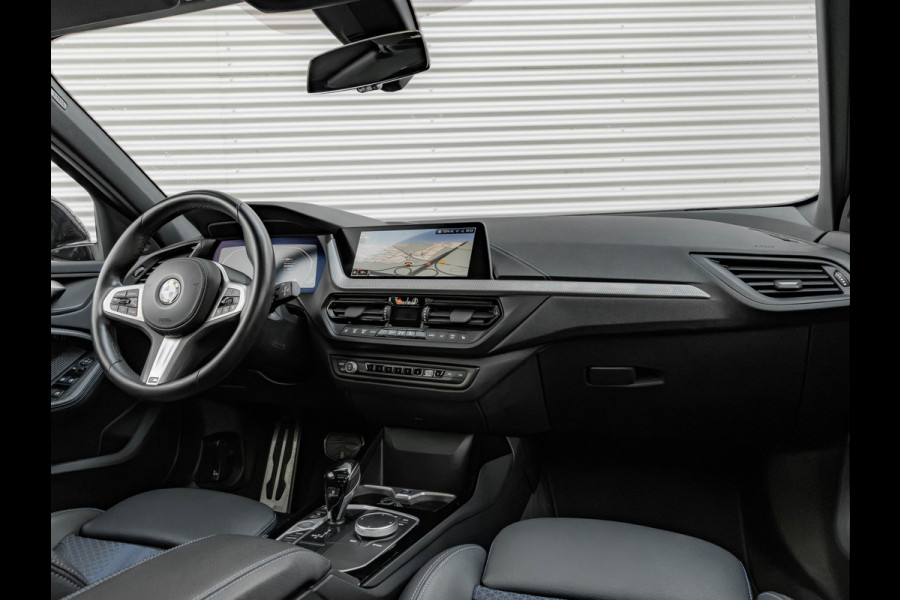 BMW 1-serie 118i Executive - M-Sport - Pano - Shodow Line - Camera - 18 inch
