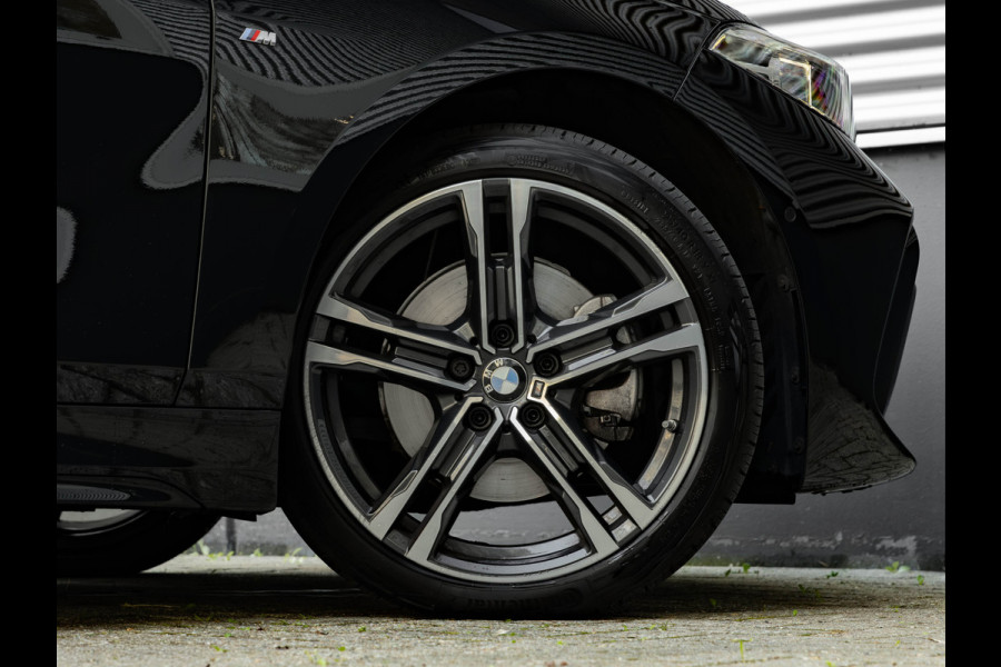 BMW 1-serie 118i Executive - M-Sport - Pano - Shodow Line - Camera - 18 inch