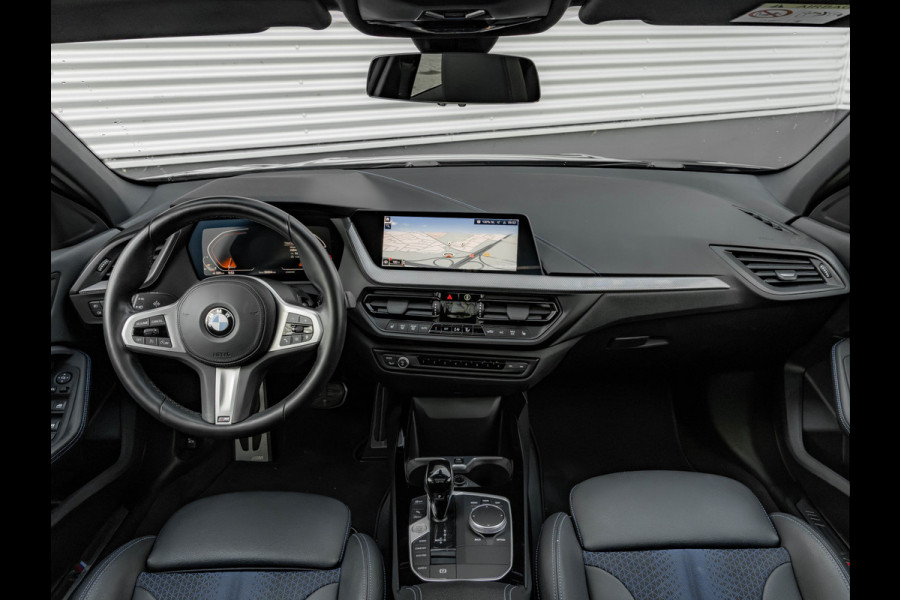 BMW 1-serie 118i Executive - M-Sport - Pano - Shodow Line - Camera - 18 inch