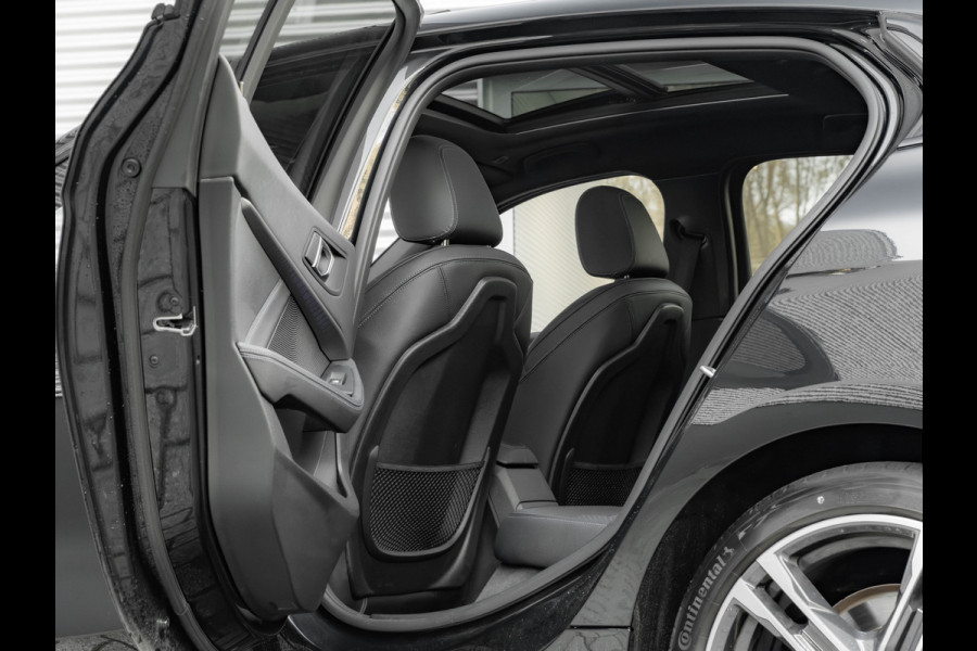 BMW 1-serie 118i Executive - M-Sport - Pano - Shodow Line - Camera - 18 inch