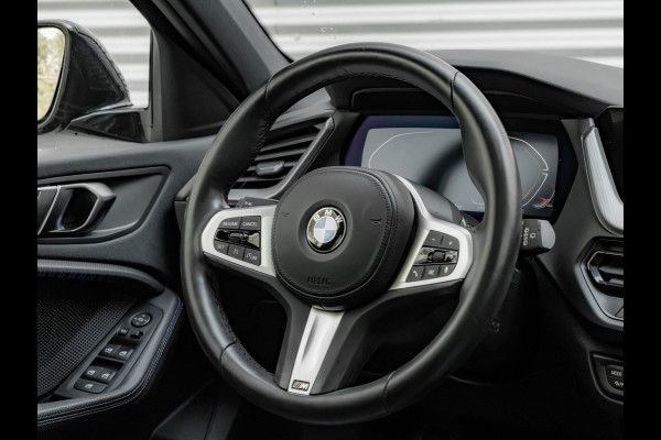 BMW 1-serie 118i Executive - M-Sport - Pano - Shodow Line - Camera - 18 inch