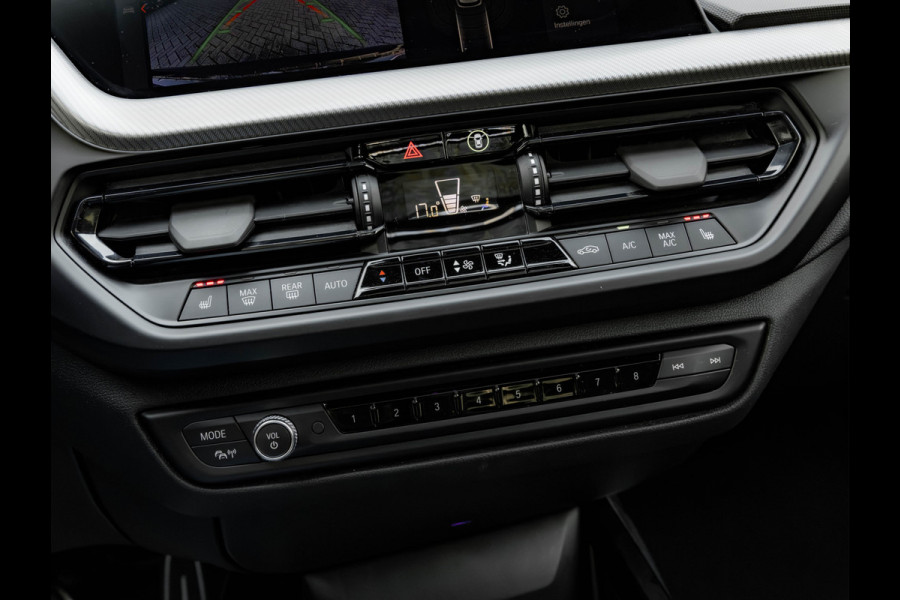 BMW 1-serie 118i Executive - M-Sport - Pano - Shodow Line - Camera - 18 inch
