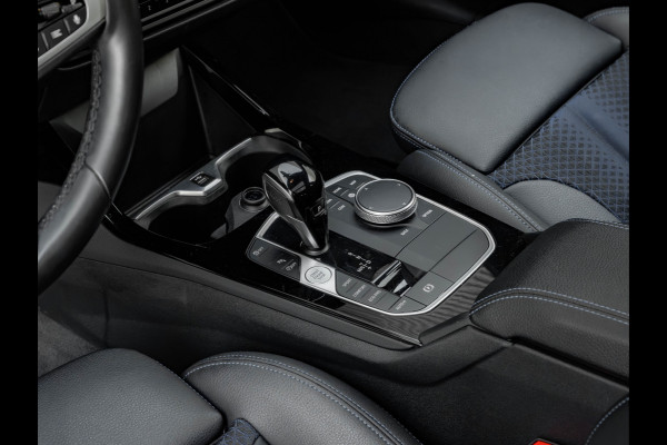 BMW 1-serie 118i Executive - M-Sport - Pano - Shodow Line - Camera - 18 inch