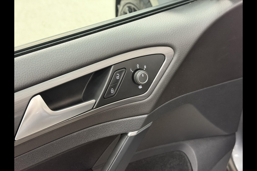 Volkswagen Golf 1.5 TSI*ACC*NAVI*ECC*MASSAGE*LED*CARPLAY*LMV*