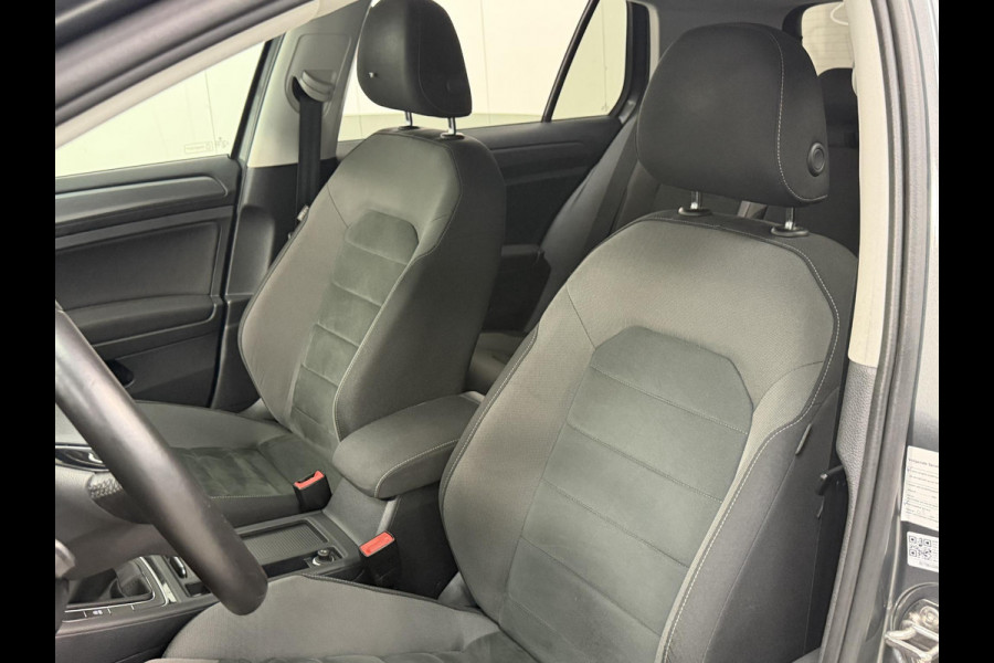 Volkswagen Golf 1.5 TSI*ACC*NAVI*ECC*MASSAGE*LED*CARPLAY*LMV*