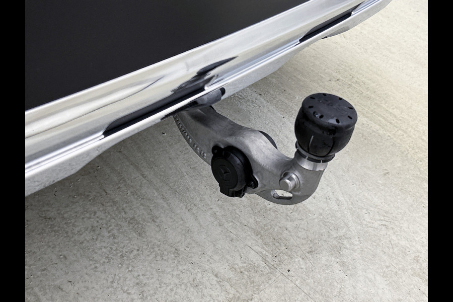 Mercedes-Benz GLC 300 e 4MATIC Plug-In Hybride Trekhaak | Panorama Schuif-Kanteldak | Parkeerpakket met achteruitcamera | Distronic | Ledkolampen | Advanced Soundsystem. Inclusief 24 maanden Mercedes-Benz Certified garantie voor Europa.