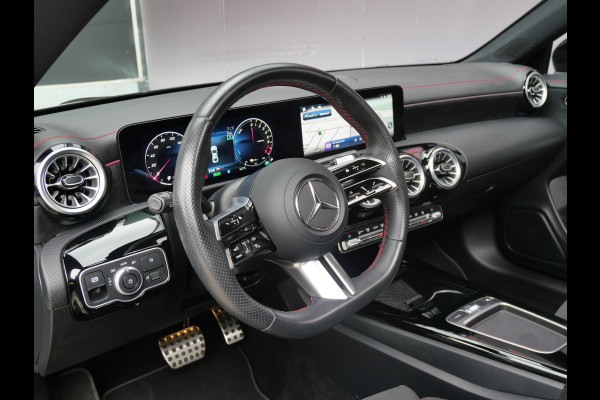 Mercedes-Benz CLA-Klasse 250e STAR ED. AMG | PANORAMA | WIDESCREEN | ACC | SFEER | NL-AUTO!!