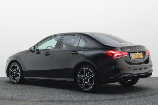 Mercedes-Benz A-Klasse 250 e Business Solution AMG Limited SOH 100%, Sfeerverlichting, Apple Carplay, Camera, LED, Lane Assist, 18"