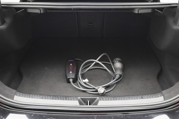 Mercedes-Benz A-Klasse 250 e Business Solution AMG Limited SOH 100%, Sfeerverlichting, Apple Carplay, Camera, LED, Lane Assist, 18"