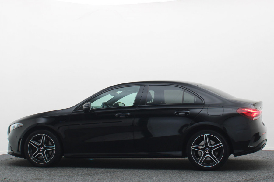 Mercedes-Benz A-Klasse 250 e Business Solution AMG Limited SOH 100%, Sfeerverlichting, Apple Carplay, Camera, LED, Lane Assist, 18"