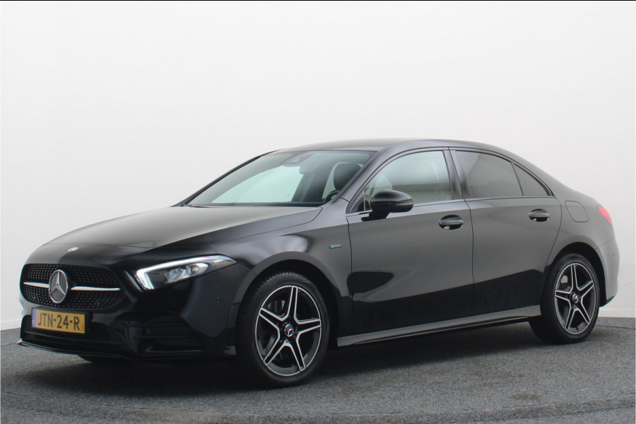 Mercedes-Benz A-Klasse 250 e Business Solution AMG Limited SOH 100%, Sfeerverlichting, Apple Carplay, Camera, LED, Lane Assist, 18"