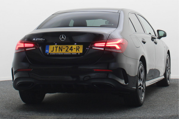 Mercedes-Benz A-Klasse 250 e Business Solution AMG Limited SOH 100%, Sfeerverlichting, Apple Carplay, Camera, LED, Lane Assist, 18"