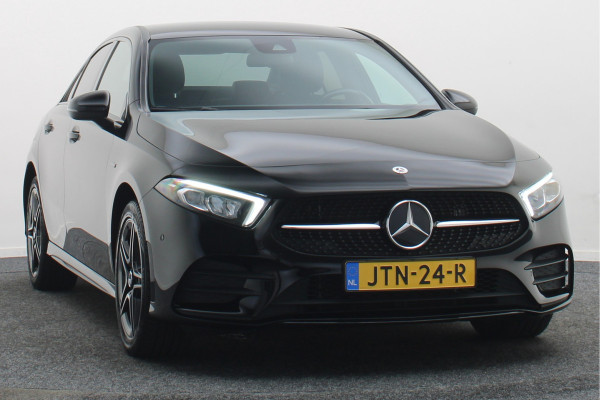 Mercedes-Benz A-Klasse 250 e Business Solution AMG Limited SOH 100%, Sfeerverlichting, Apple Carplay, Camera, LED, Lane Assist, 18"