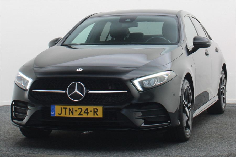 Mercedes-Benz A-Klasse 250 e Business Solution AMG Limited SOH 100%, Sfeerverlichting, Apple Carplay, Camera, LED, Lane Assist, 18"